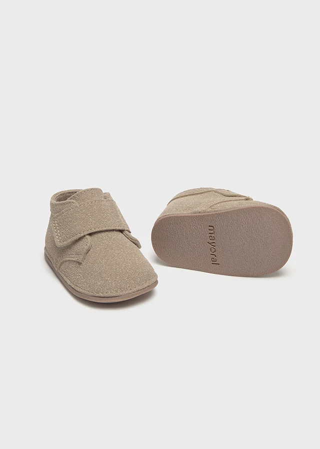 Scarpe camoscio neonato Mayoral Newborn color noce - immagine 2